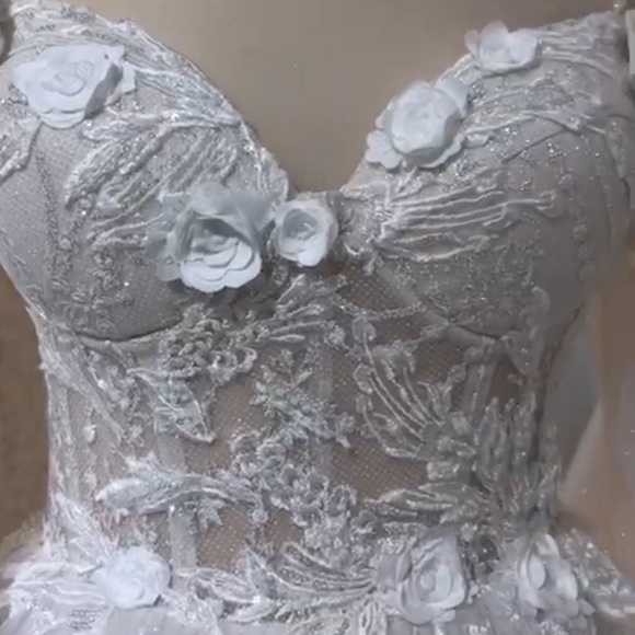 🤍CUSTOM HANDMAID IVORY WEDDING DRESS🤍 - Picture 7 of 8